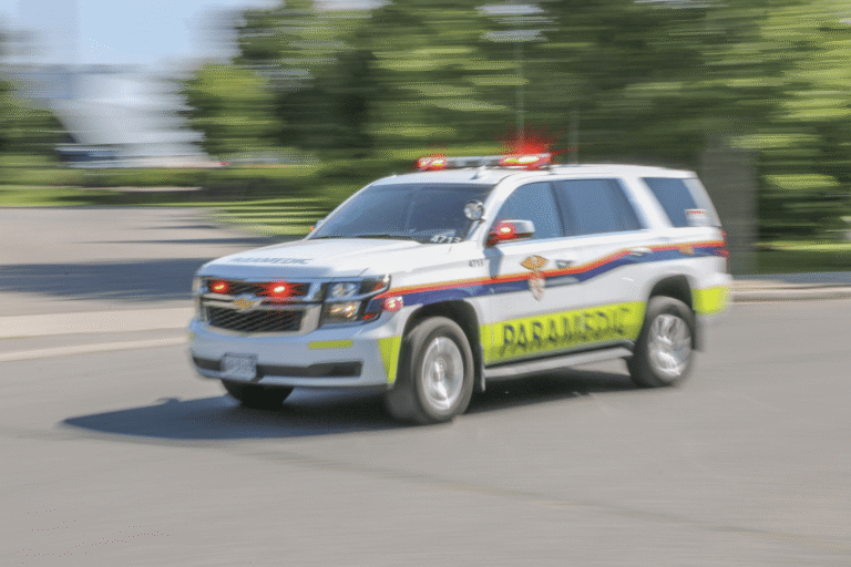 Ottawa paramedic SUV responding with lights on, symbolizing emergency medical response to a jogger’s cardiac arrest at Neill Nesbitt Park